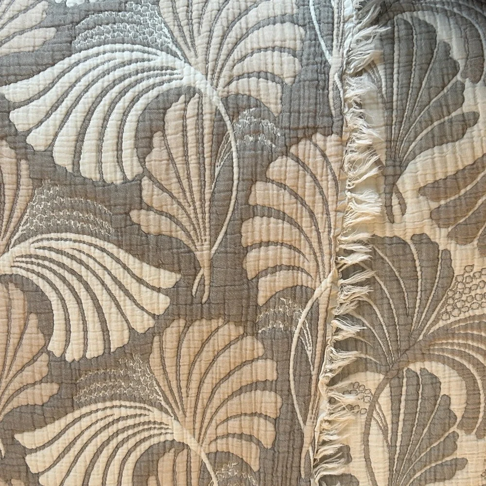 Dancing Leaves Quilted Jacquard 2 Side Woven Bedspread Oversized Queen Neutral